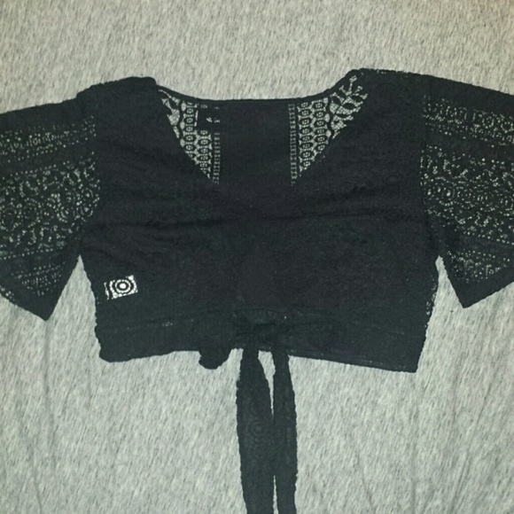 Black Lace Open Tie Back Crop Top - Picture 6 of 6